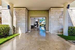 Unique 2BR Penthouse w Privaterooftop Palmbeach