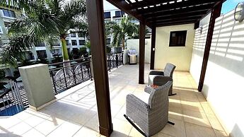 Unique 2BR Penthouse w Privaterooftop Palmbeach