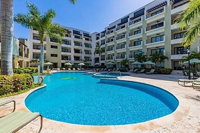 Unique 2BR Penthouse w Privaterooftop Palmbeach