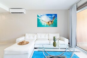 2br2 5BA Townhouse w Pool 3min Walk 2 Eaglebeach