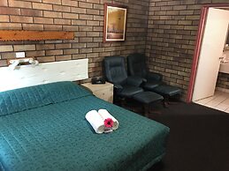 Miles Outback Motel