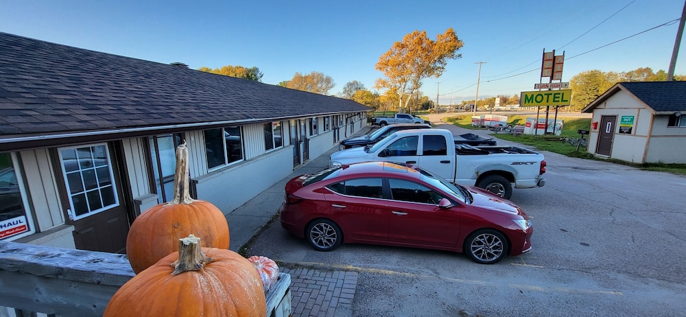 Happyland Inn