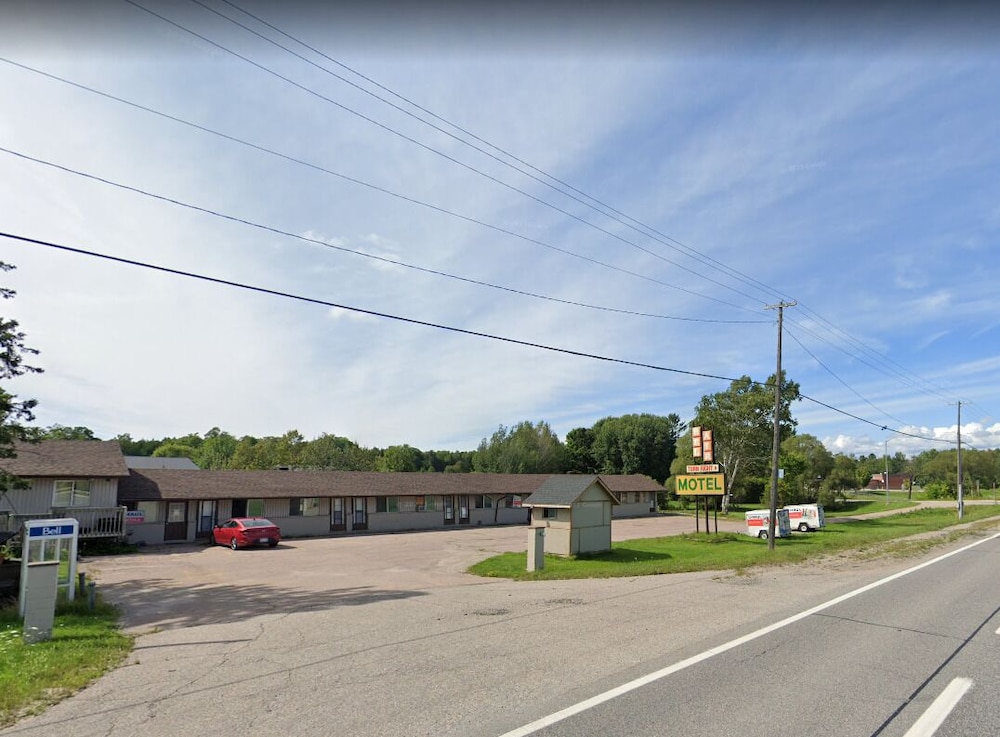 Happyland Inn