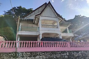 Hotel O Penginapan & Villa Sirait