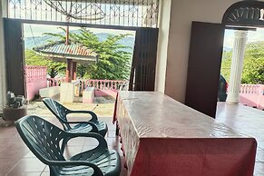 Hotel O Penginapan & Villa Sirait