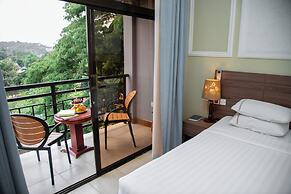 Green Side Hotel