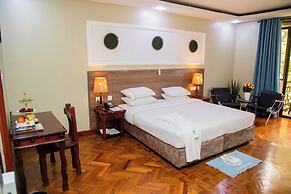 Green Side Hotel