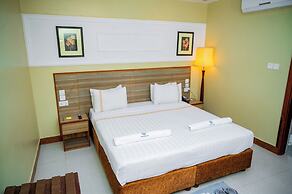 Green Side Hotel