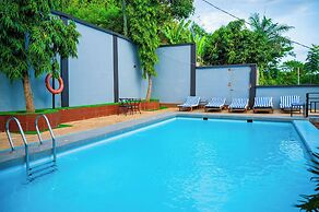 Green Side Hotel