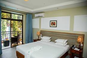 Green Side Hotel