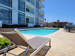 Seafront Luxury Condo Pool Jacuzzi
