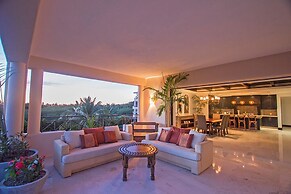 Luxurious 3 Bedroom Condo