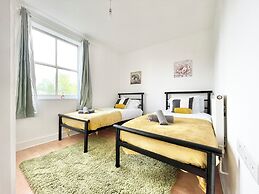 Apartment Sleeps 4 With Free Parking