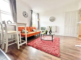 Apartment Sleeps 4 With Free Parking
