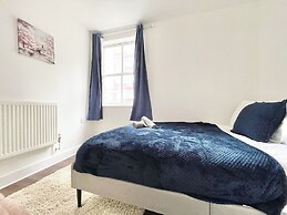 Apartment Sleeps 4 With Free Parking