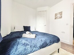 Apartment Sleeps 4 With Free Parking