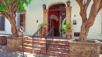 La Mansión Hotel