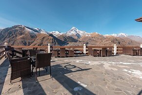 Alpine Lounge Hotel & Restaurant