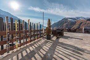 Alpine Lounge Hotel & Restaurant