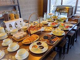 Alpine Lounge Hotel & Restaurant