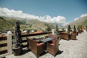 Alpine Lounge Hotel & Restaurant