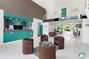 Aircabin Central Coast Holiday Hotel