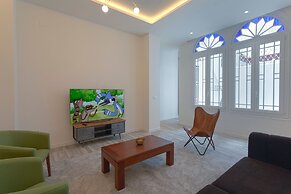 Fresh Velazquez Apartments