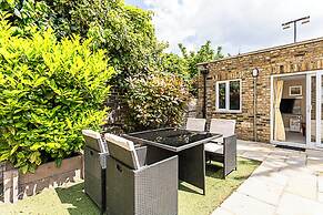 Charming Garden Studio