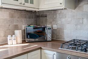 Chic and Cheerful Flat in Willesden Green