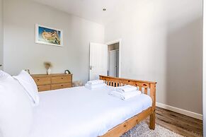 Chic and Cheerful Flat in Willesden Green