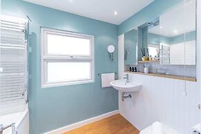 Stylish Shepherds Bush Flat