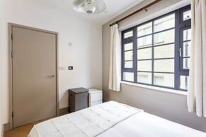 Modern Brentford Flat