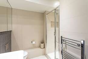 Modern Brentford Flat
