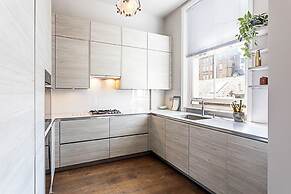 Well-designed Chelsea Flat