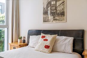 Bright & Spacious Battersea Flat