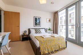 Bright & Spacious Battersea Flat
