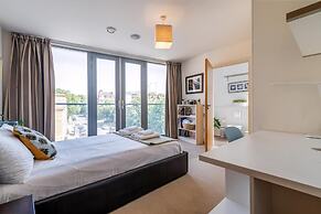 Bright & Spacious Battersea Flat