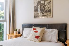 Bright & Spacious Battersea Flat