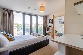 Bright & Spacious Battersea Flat
