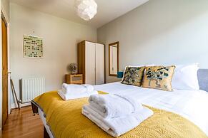 Ealing's Cozy Garden Retreat