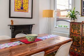 Ealing's Cozy Garden Retreat