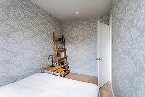 Fulham Serenity: Your Charming 2-bed Retreat