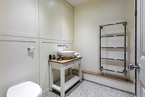 Fulham Serenity: Your Charming 2-bed Retreat