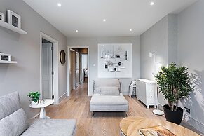 Fulham Serenity: Your Charming 2-bed Retreat