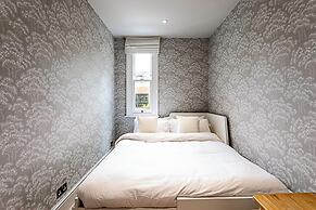 Fulham Serenity: Your Charming 2-bed Retreat