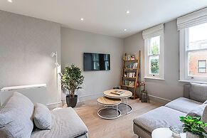 Fulham Serenity: Your Charming 2-bed Retreat