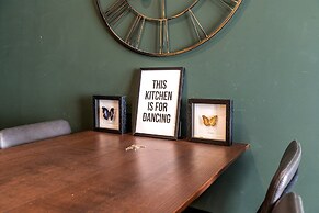 Trendy Kings Cross Flat