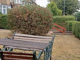 Crawley Green House - Huku Kwetu