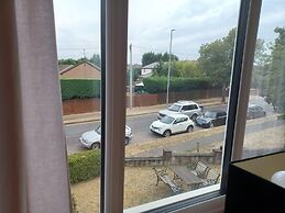 Crawley Green House - Huku Kwetu