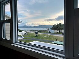 Sea Breeze Cottages And Motel